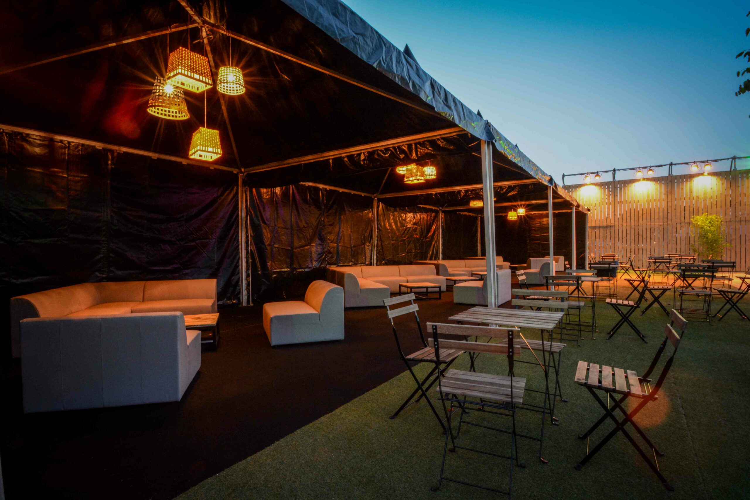 verhuur-lounge-meubilair-marie-lou-beige-c-sfeerfoto2.jpg