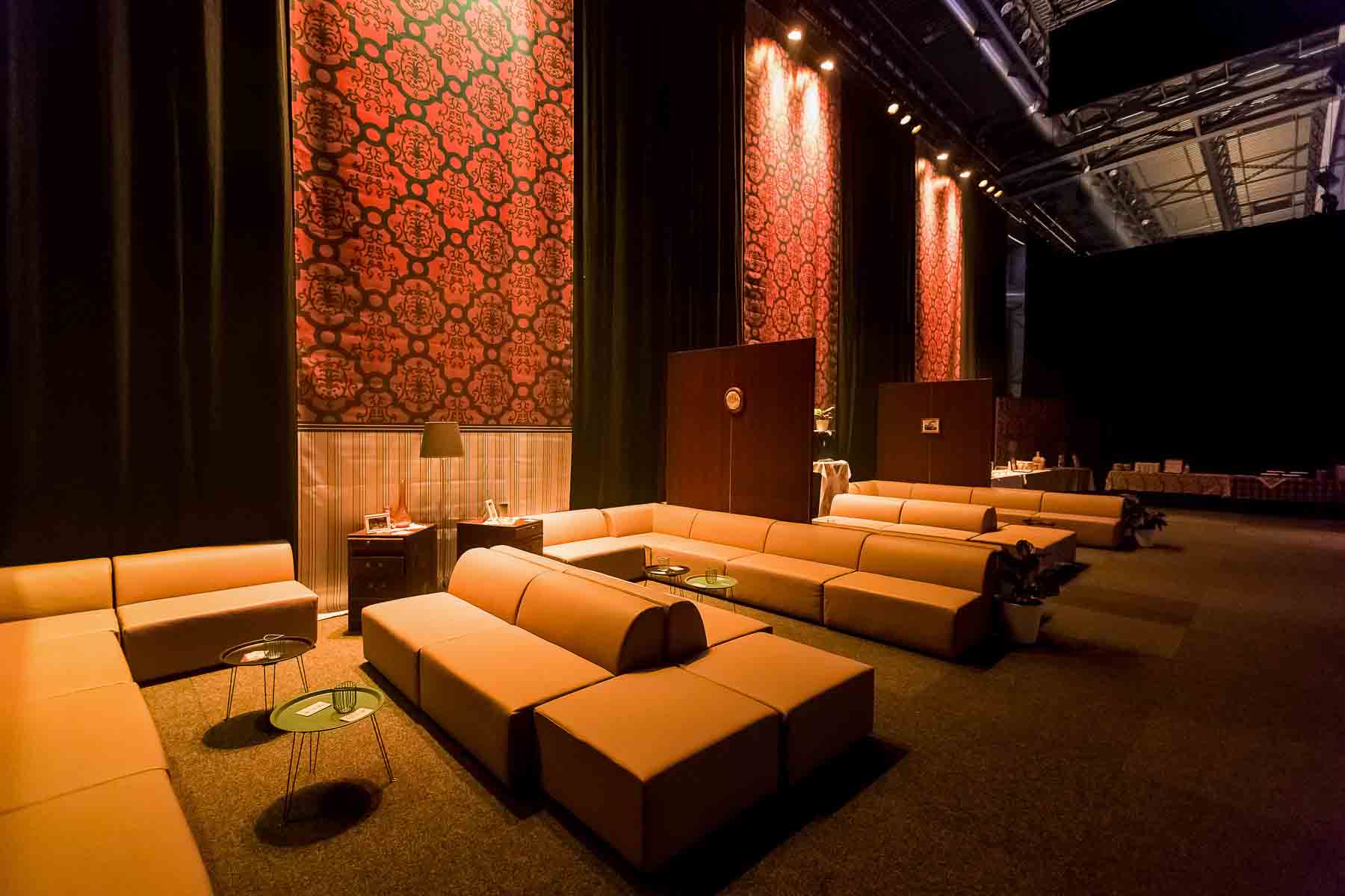 verhuur-lounge-meubilair-marie-lou-taupe-c-sfeerfoto.jpg