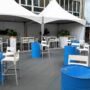 verhuur-meubilair-statafels-olievaten-ton-ton-light-blue-sfeerfoto3.jpg
