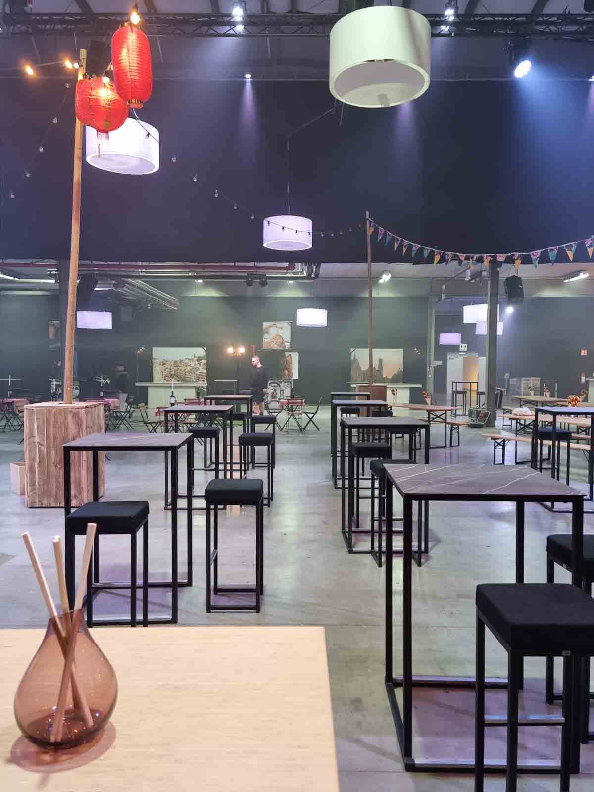 verhuur-meubilair-barkrukken-kubo-bar-black-black-sfeerfoto.jpg