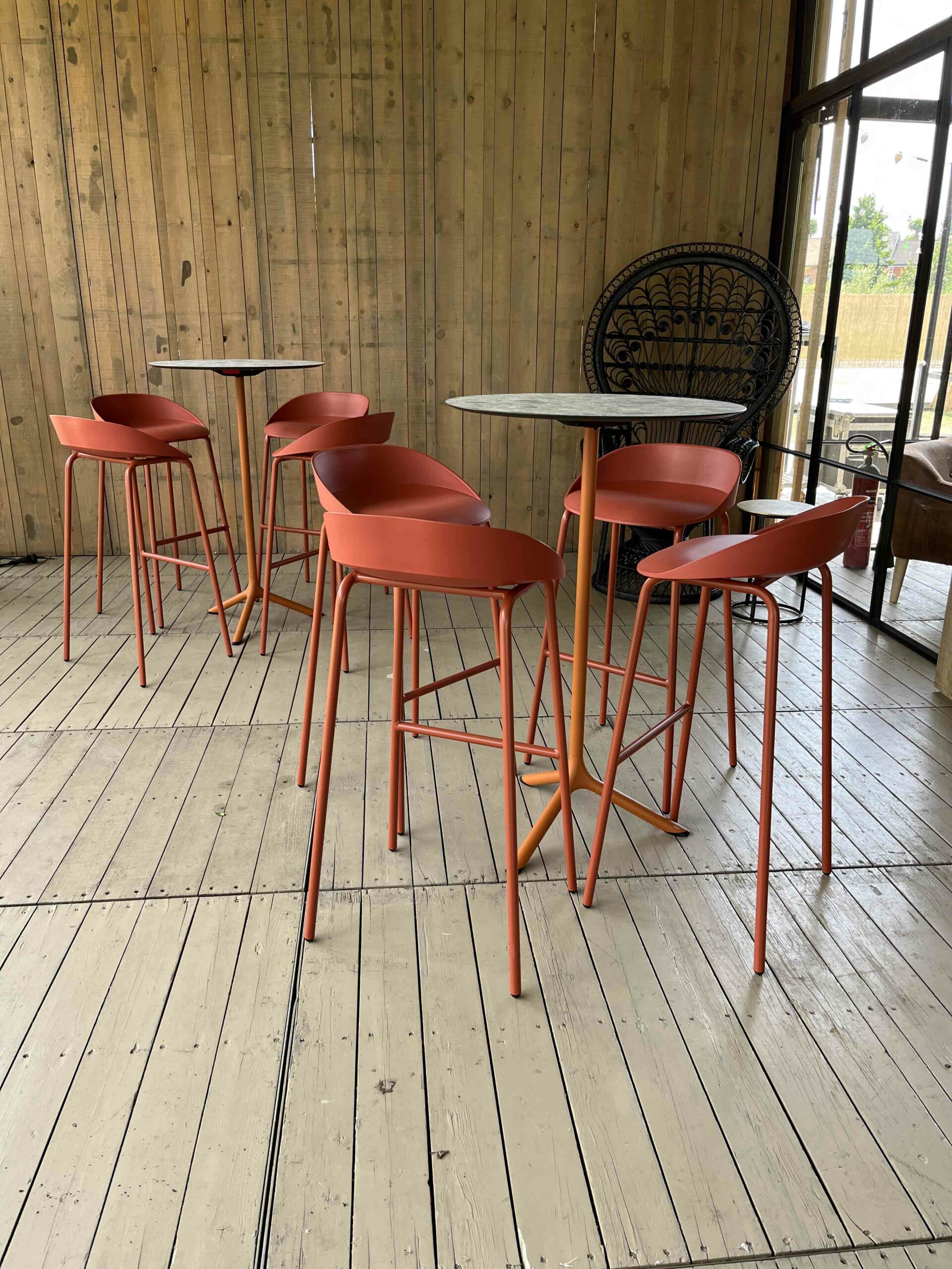 verhuur-meubilair-barkrukken-noor-bar-terracotta-sfeerfoto.jpg